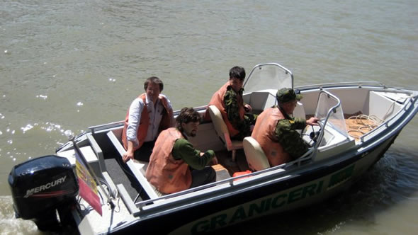 The Moldovan Border Guards Service took ESI on a boat trip on the river Prut between Moldova and Romania. Photo: ESI