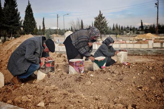 Relatives of the earthquake victims, mourn at their graves, Adiyaman, Turkey, 19 February 2023. Photo: Shutterstock / Berkan4kardes