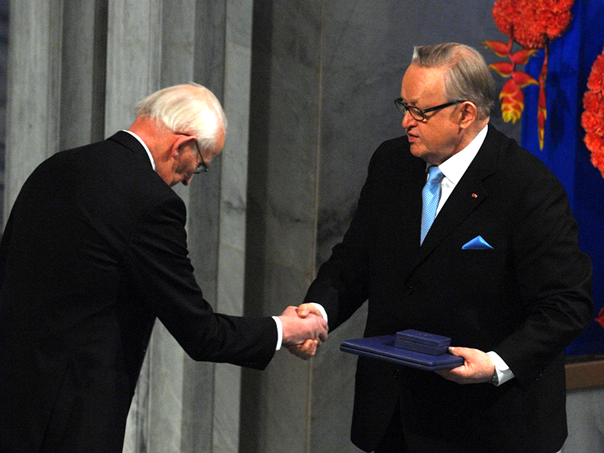 Martti Ahtisaari was awarded the Nobel Peace Prize in Oslo City Hall on December 10, 2008. Photo: Hannu Lindroos. https://cmi.fi/martti-ahtisaari/about/